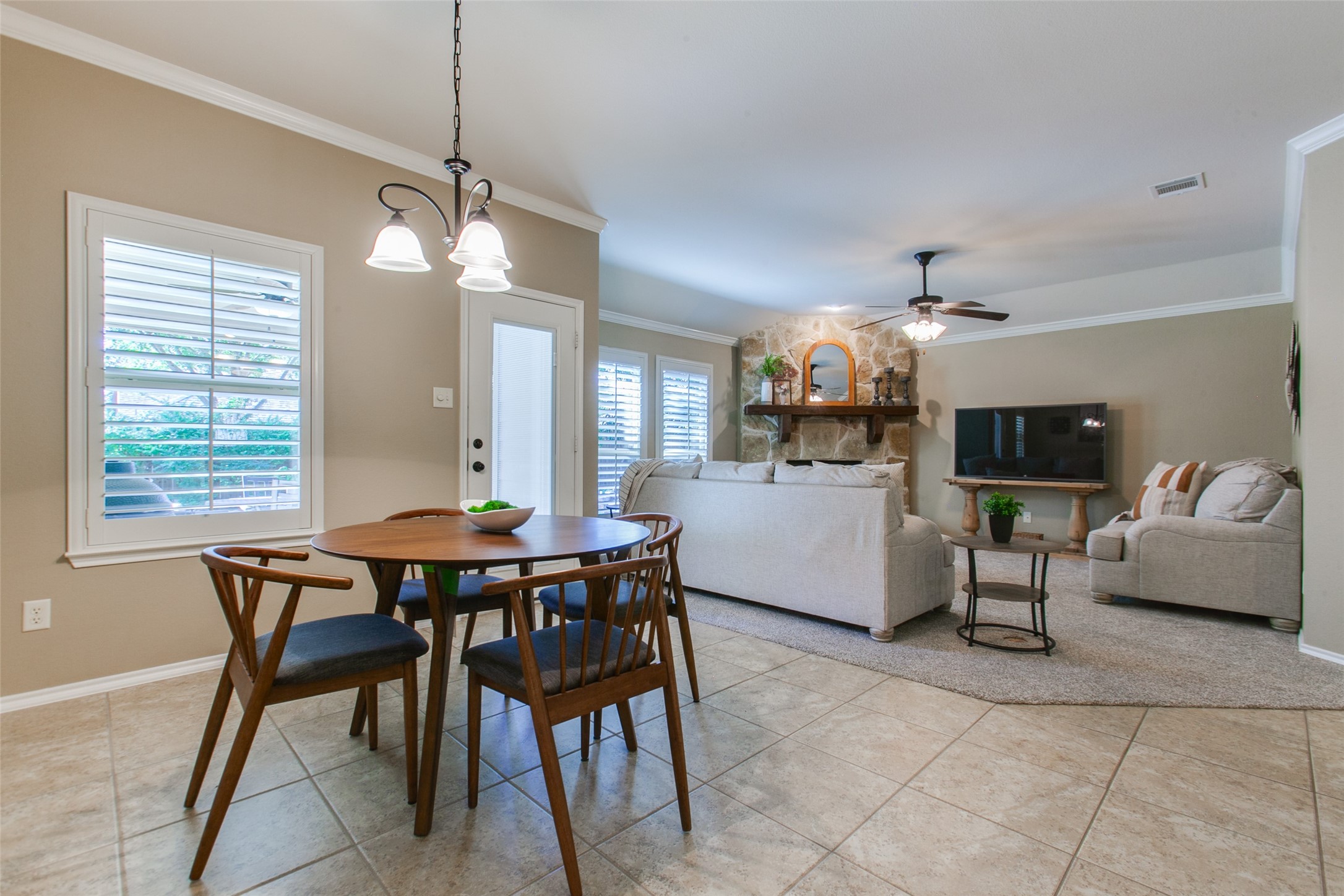 10121 Horseshoe Lane