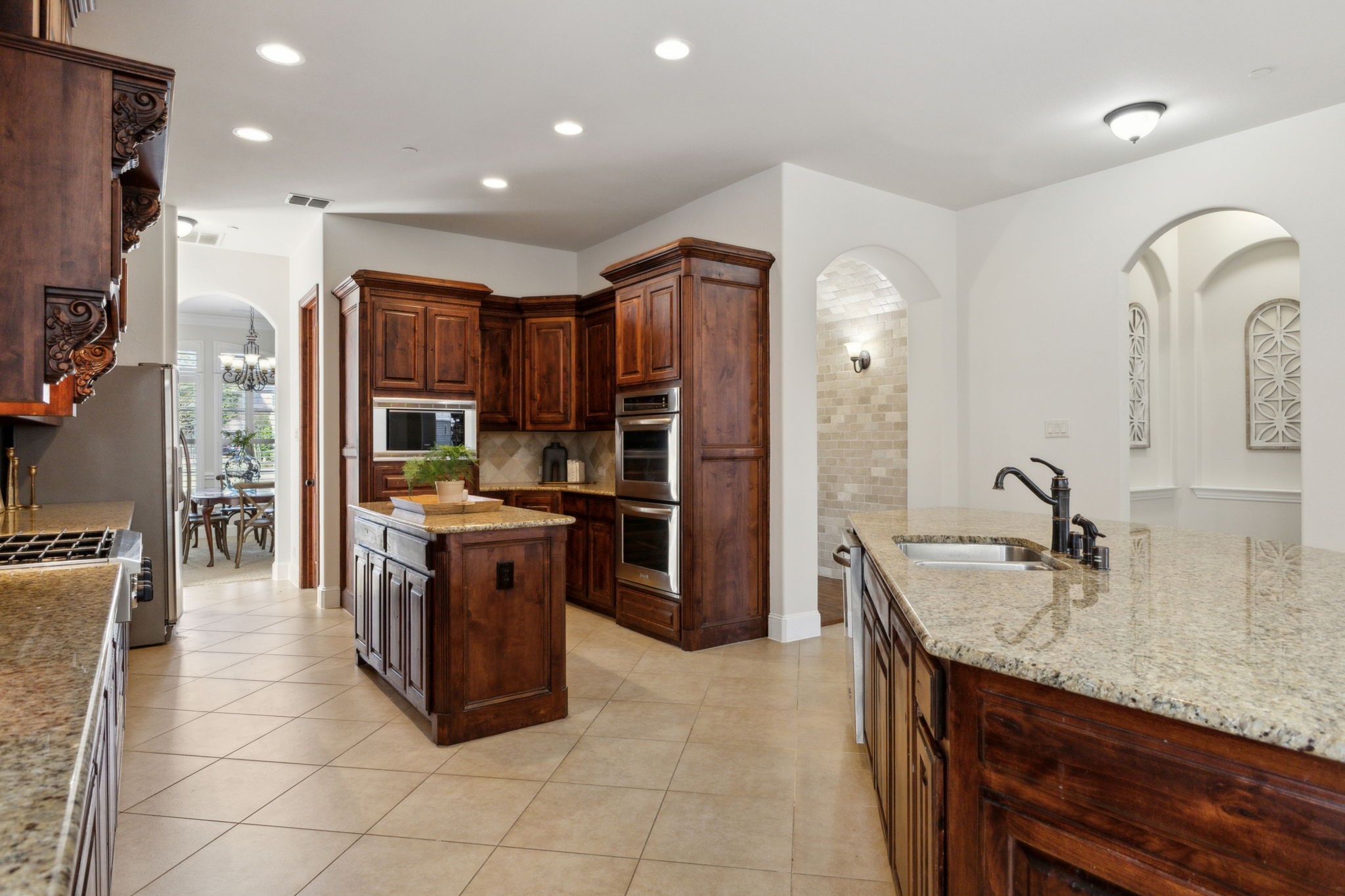 975 Southwick Lane