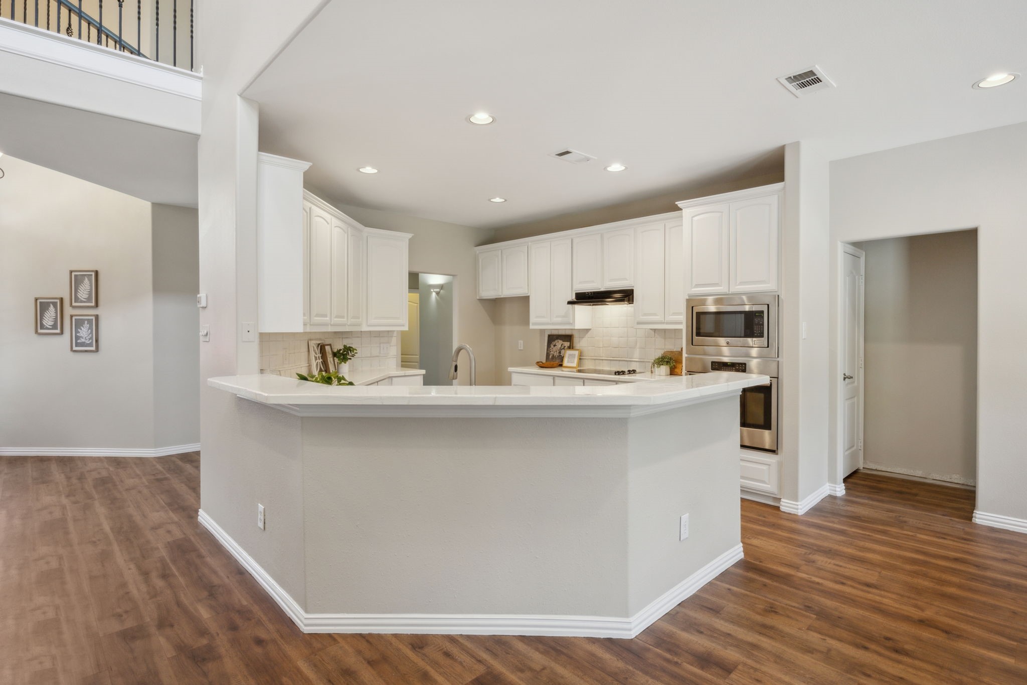 1616 Hastings Bluff