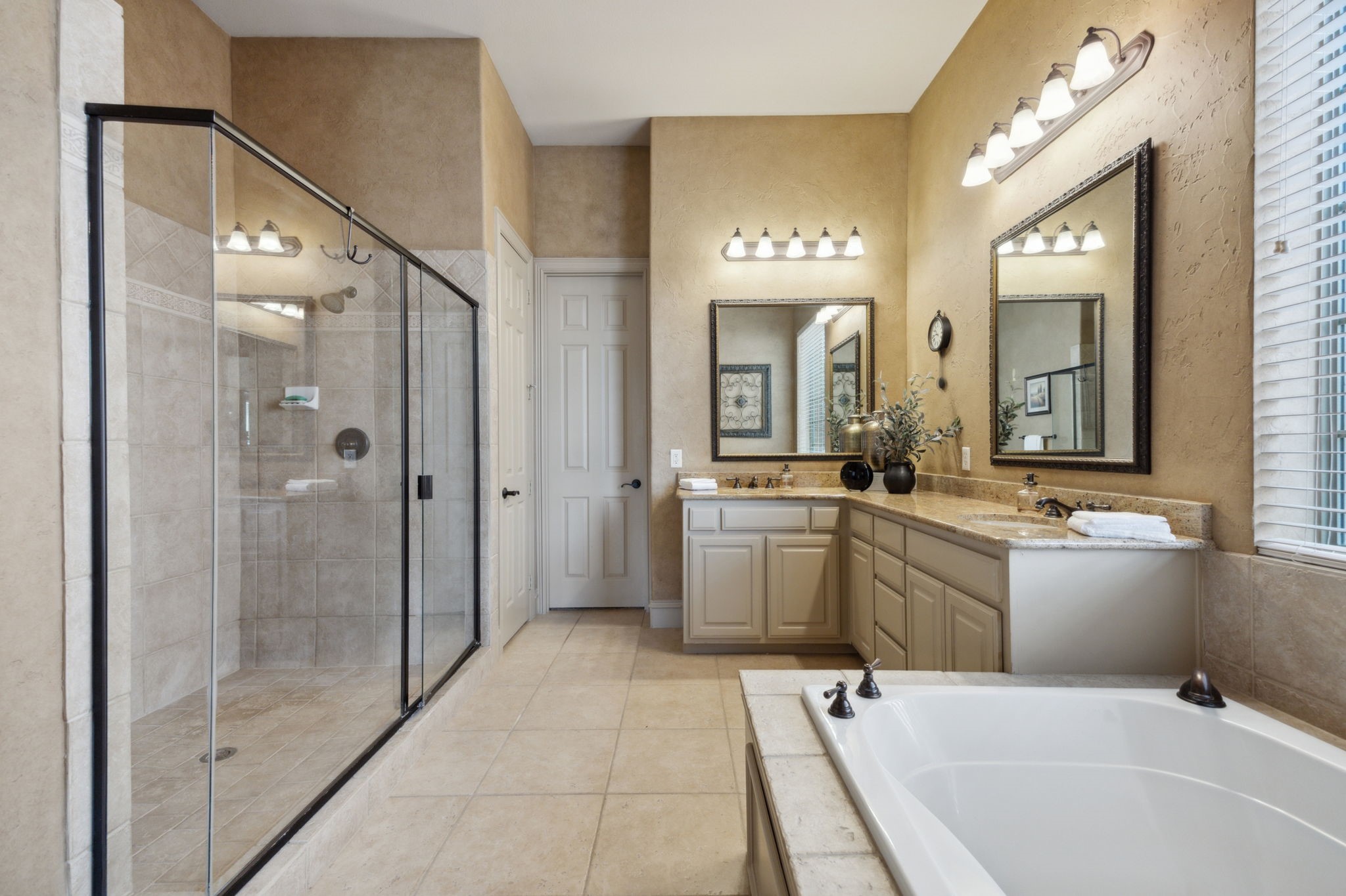 1041 Bandelier Drive