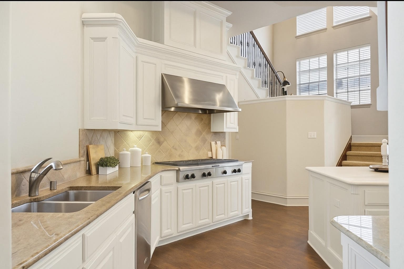 1041 Bandelier Drive