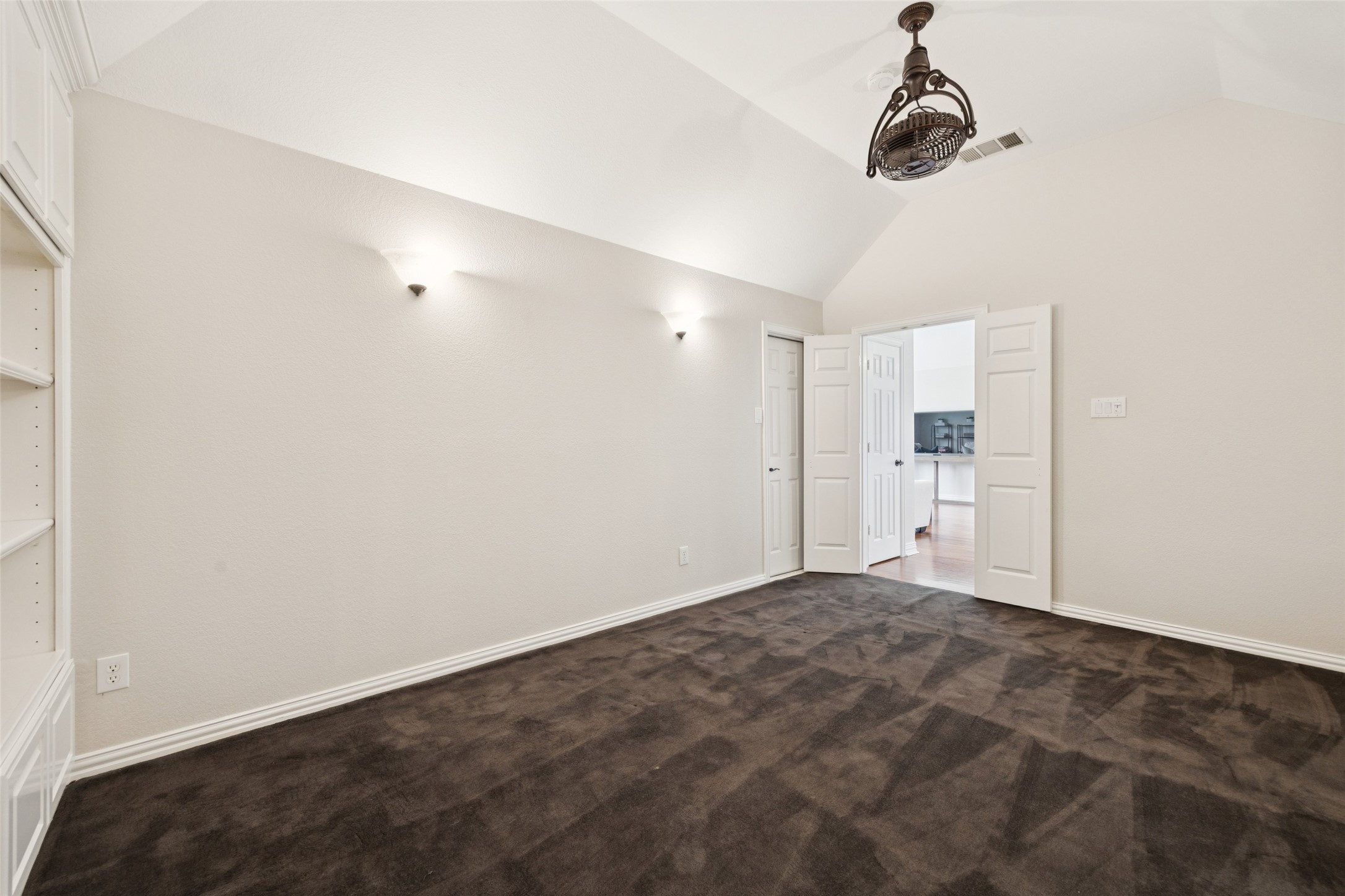 4871 Voyager Drive