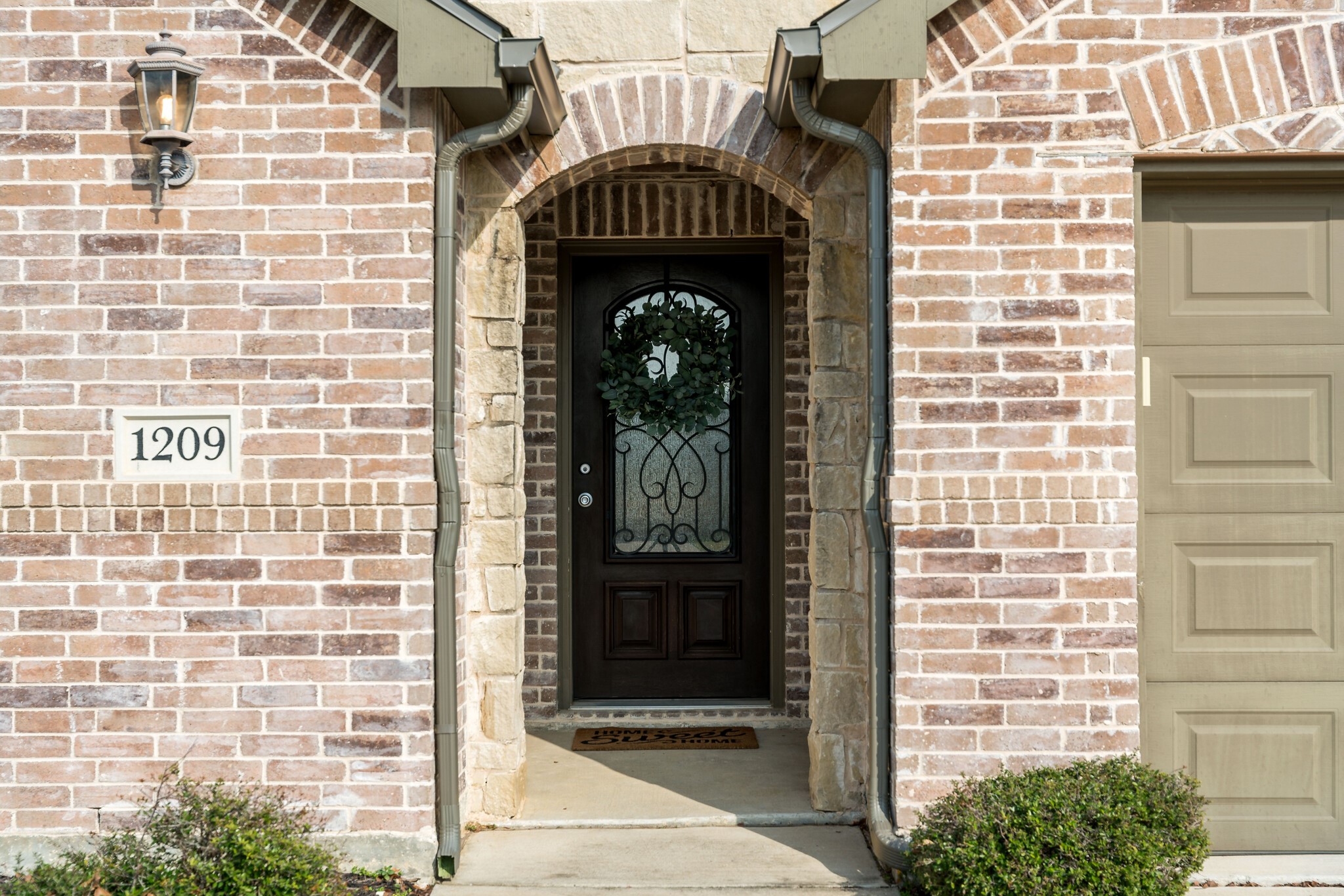 1209 Roadrunner Drive