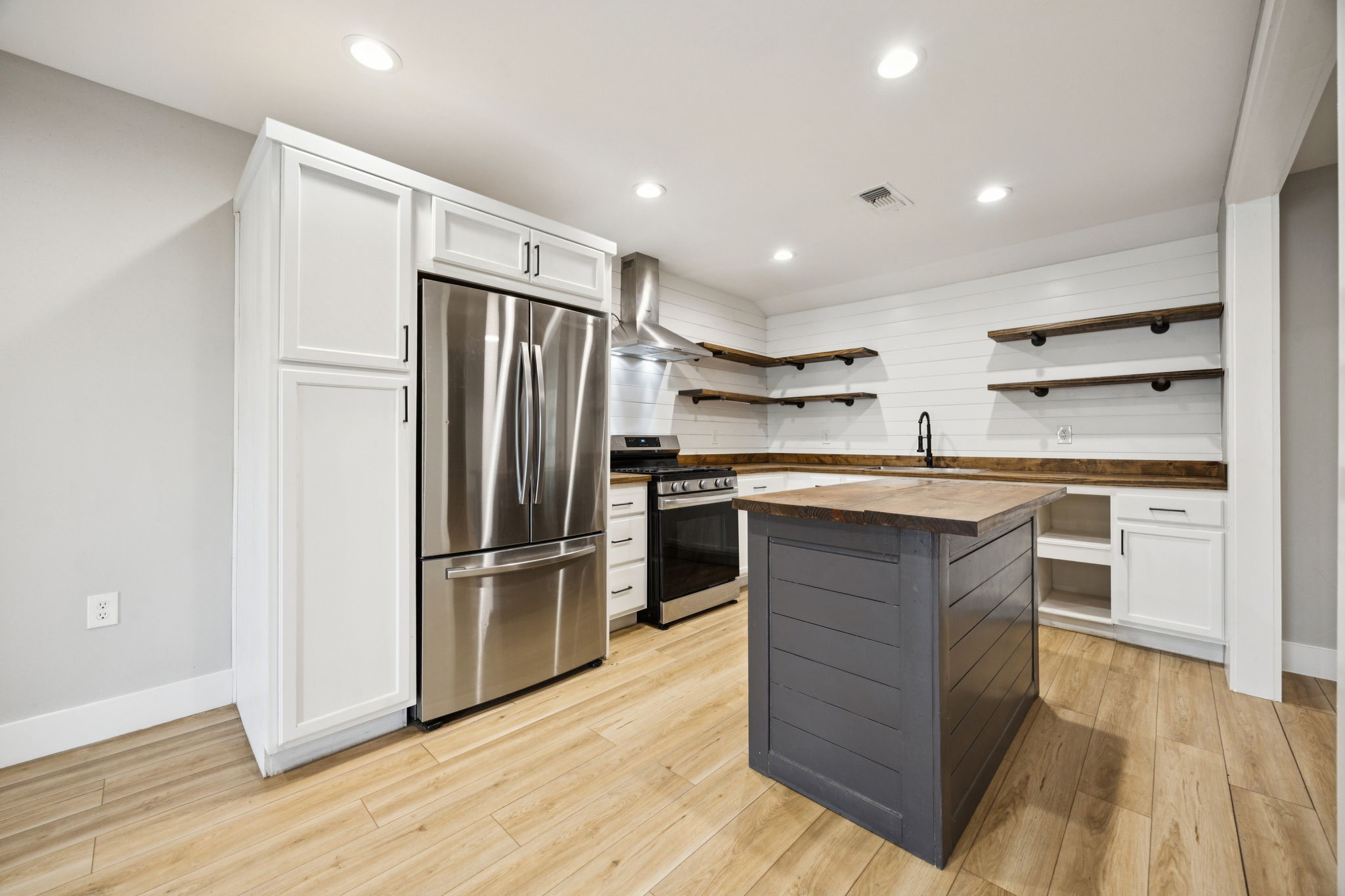 8620 Woodcastle Drive