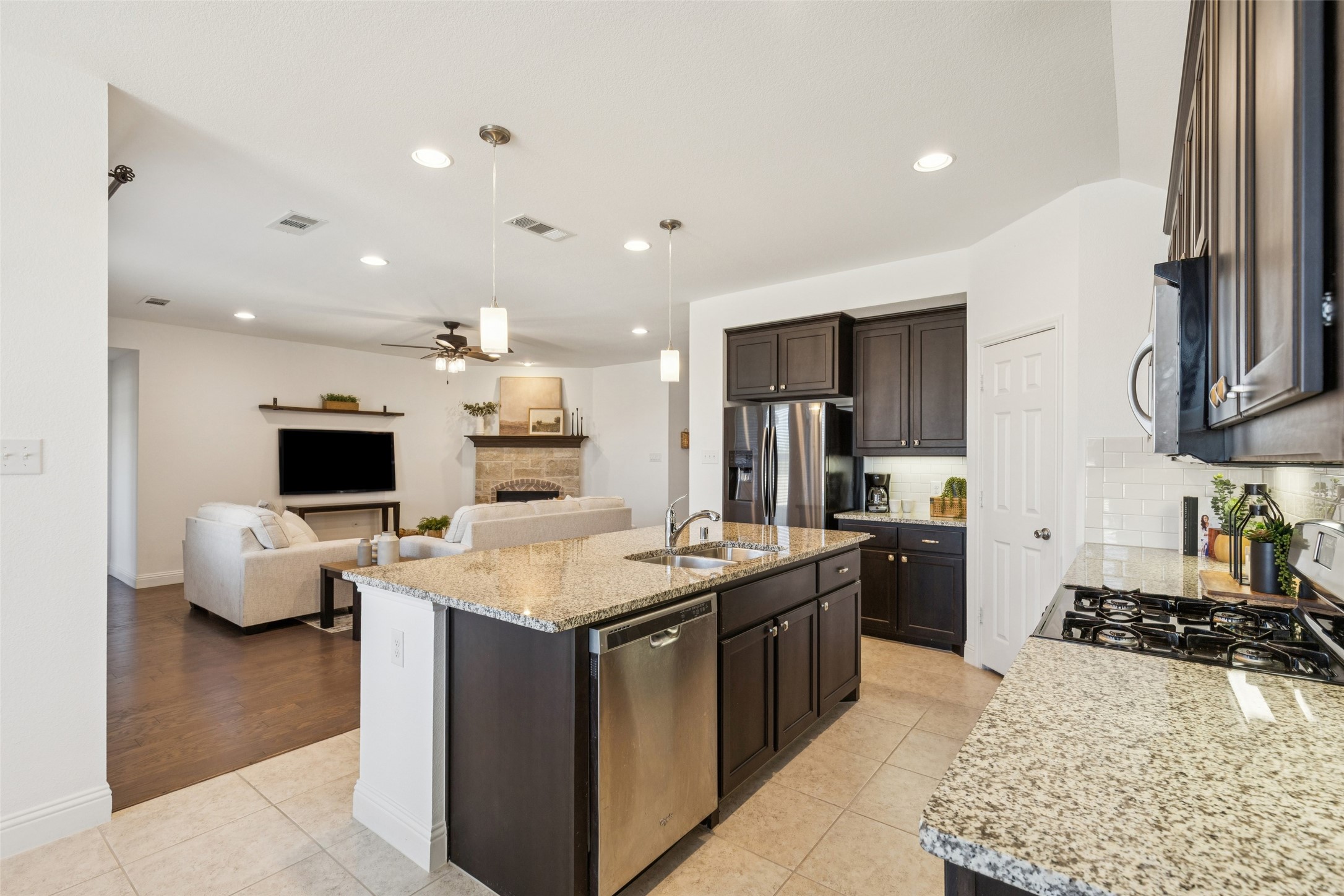 1209 Roadrunner Drive