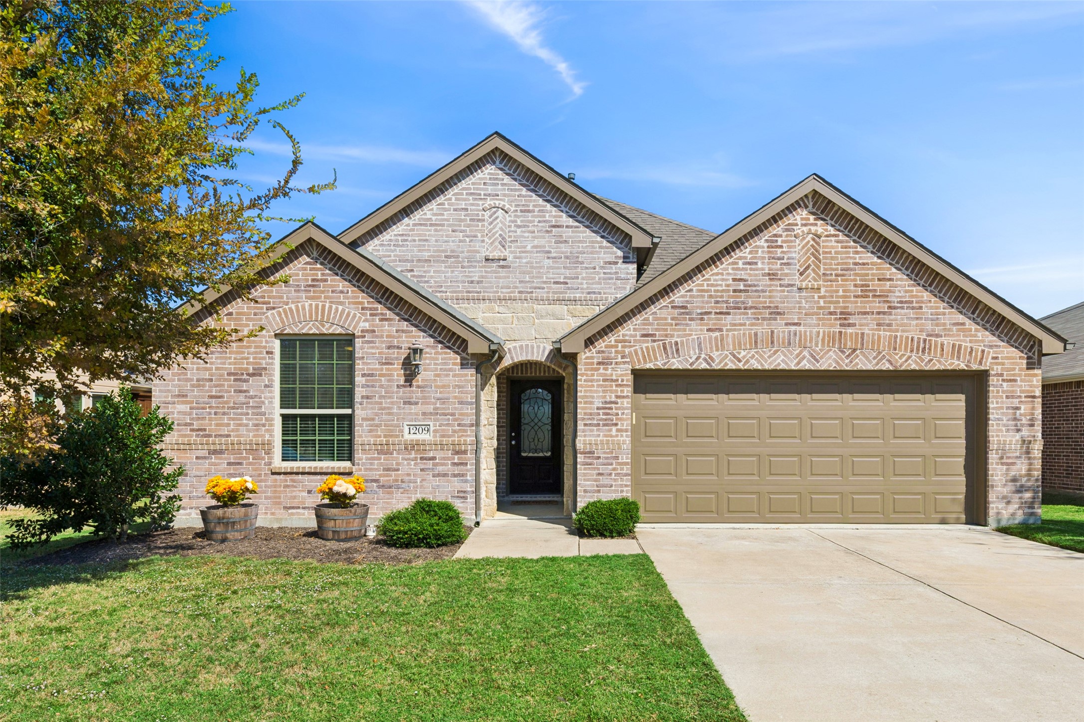 1209 Roadrunner Drive