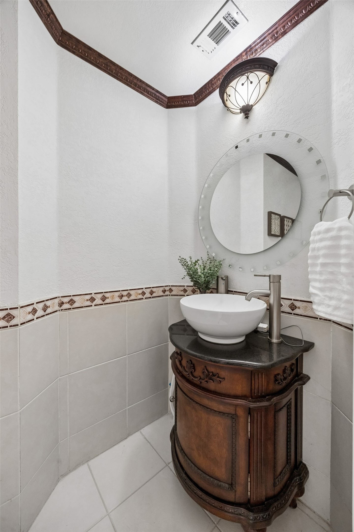 4212 Honeysuckle Drive