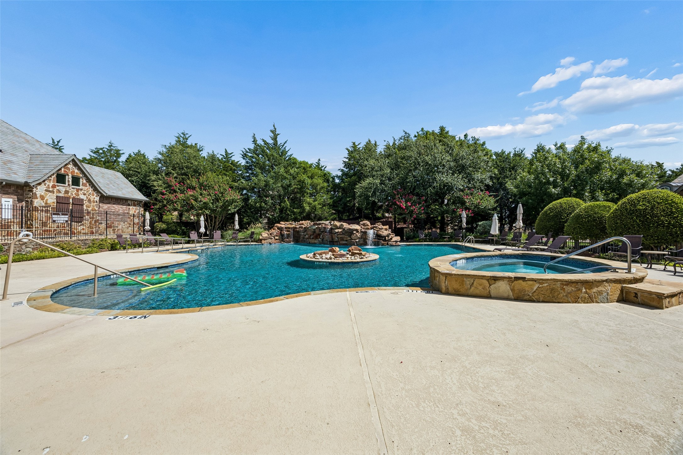 5125 Kentwood Drive