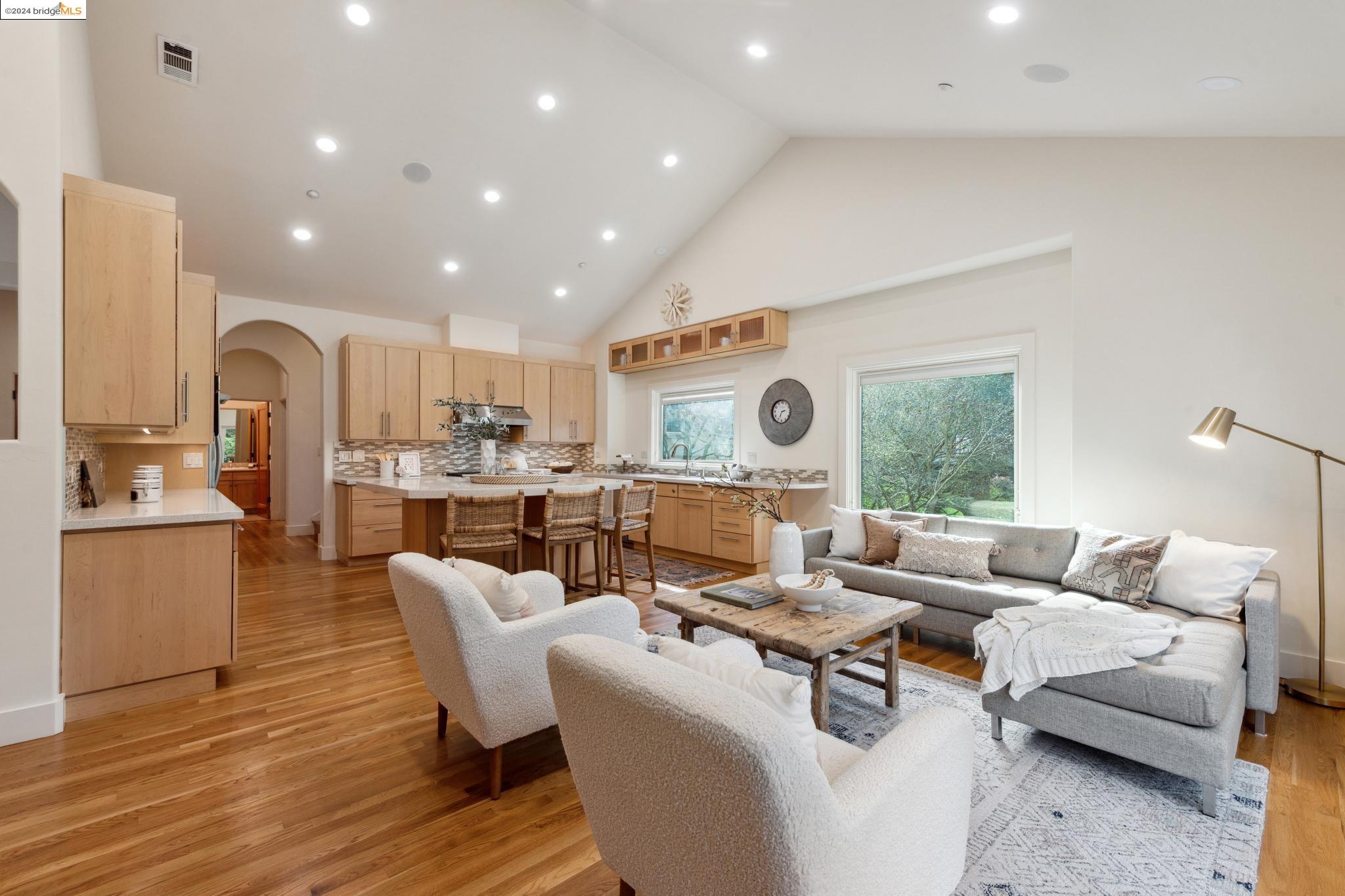 60 PINE HILLS CT