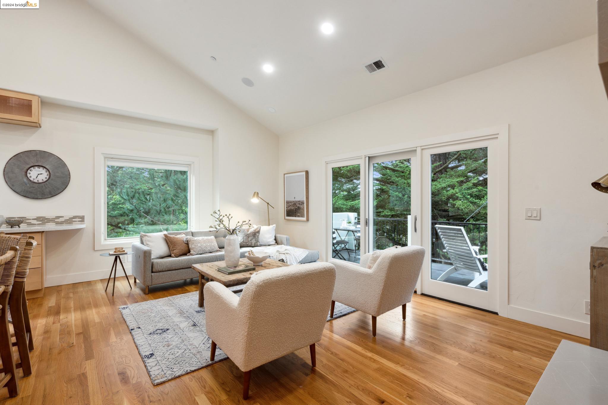 60 PINE HILLS CT