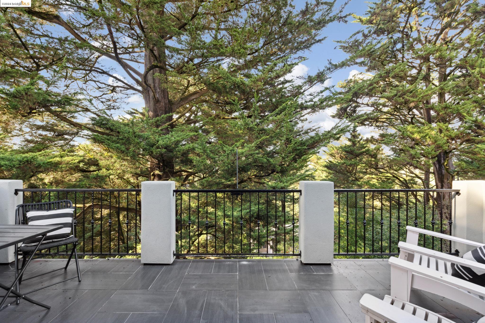 60 PINE HILLS CT