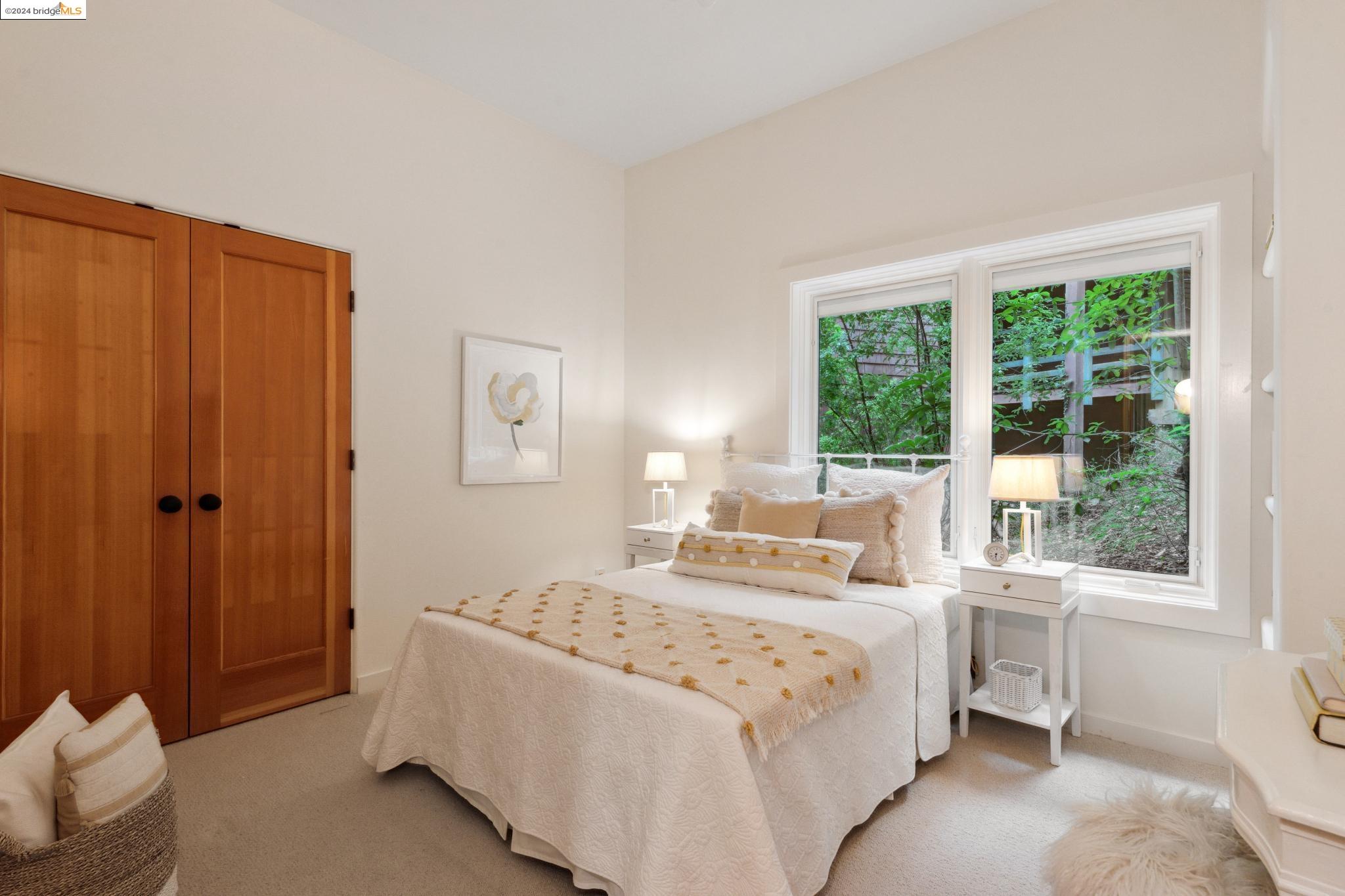 60 PINE HILLS CT