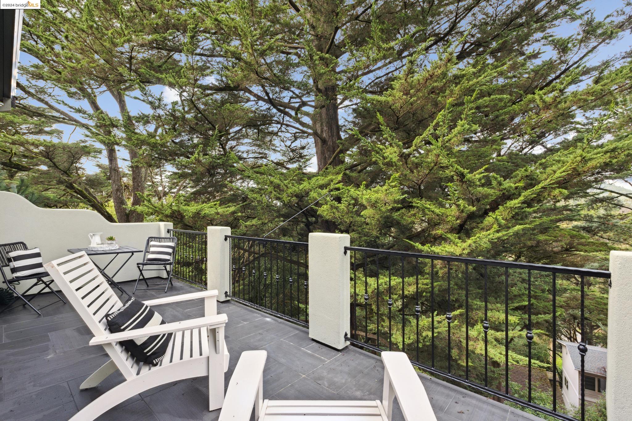60 PINE HILLS CT