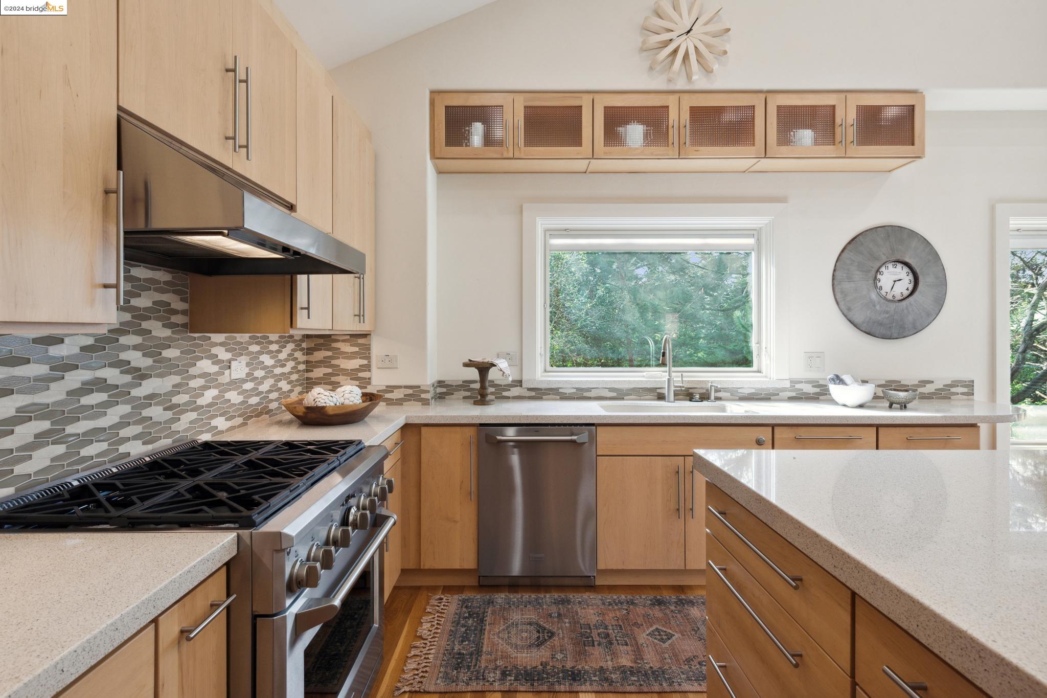 60 PINE HILLS CT