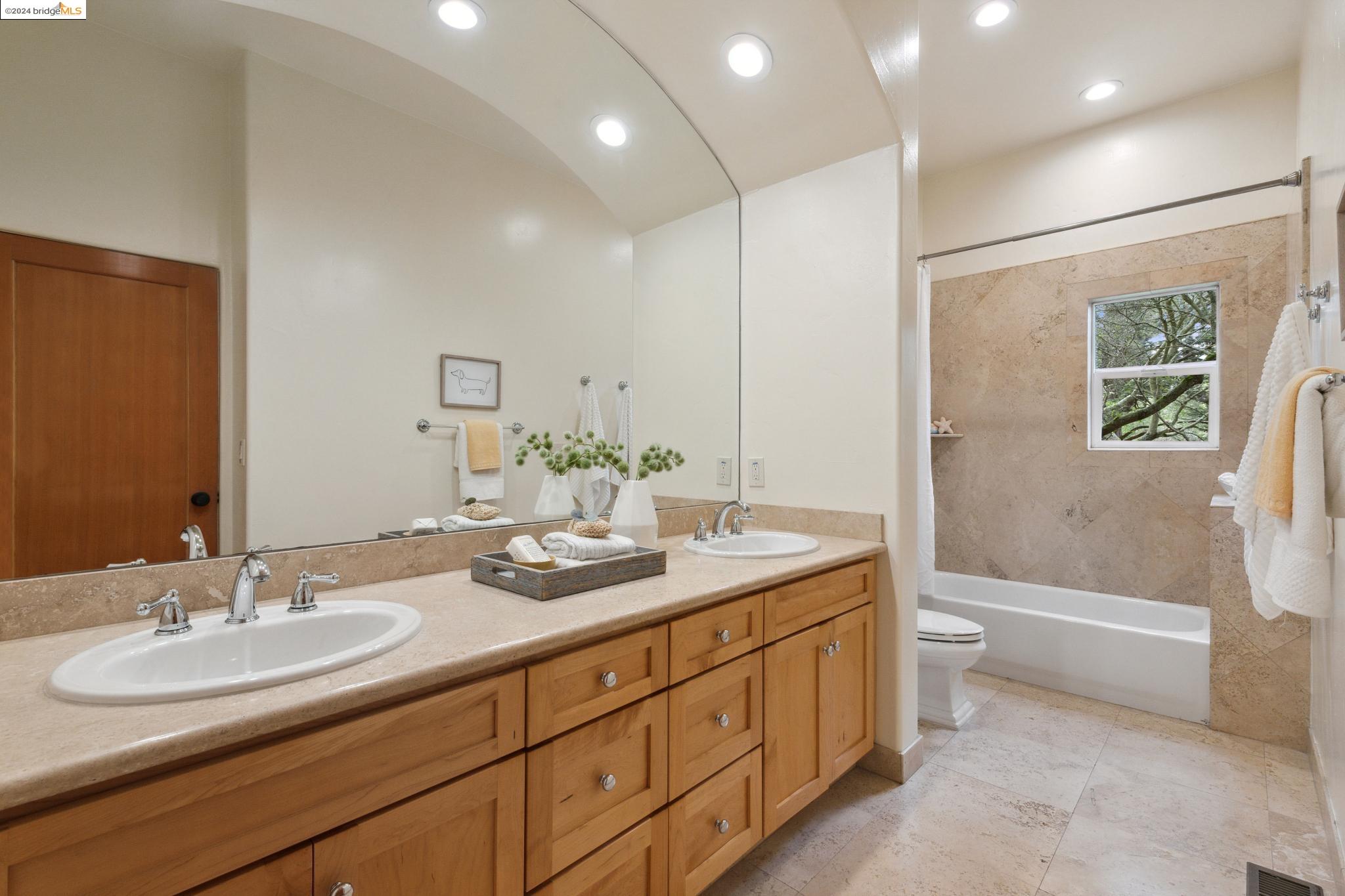 60 PINE HILLS CT