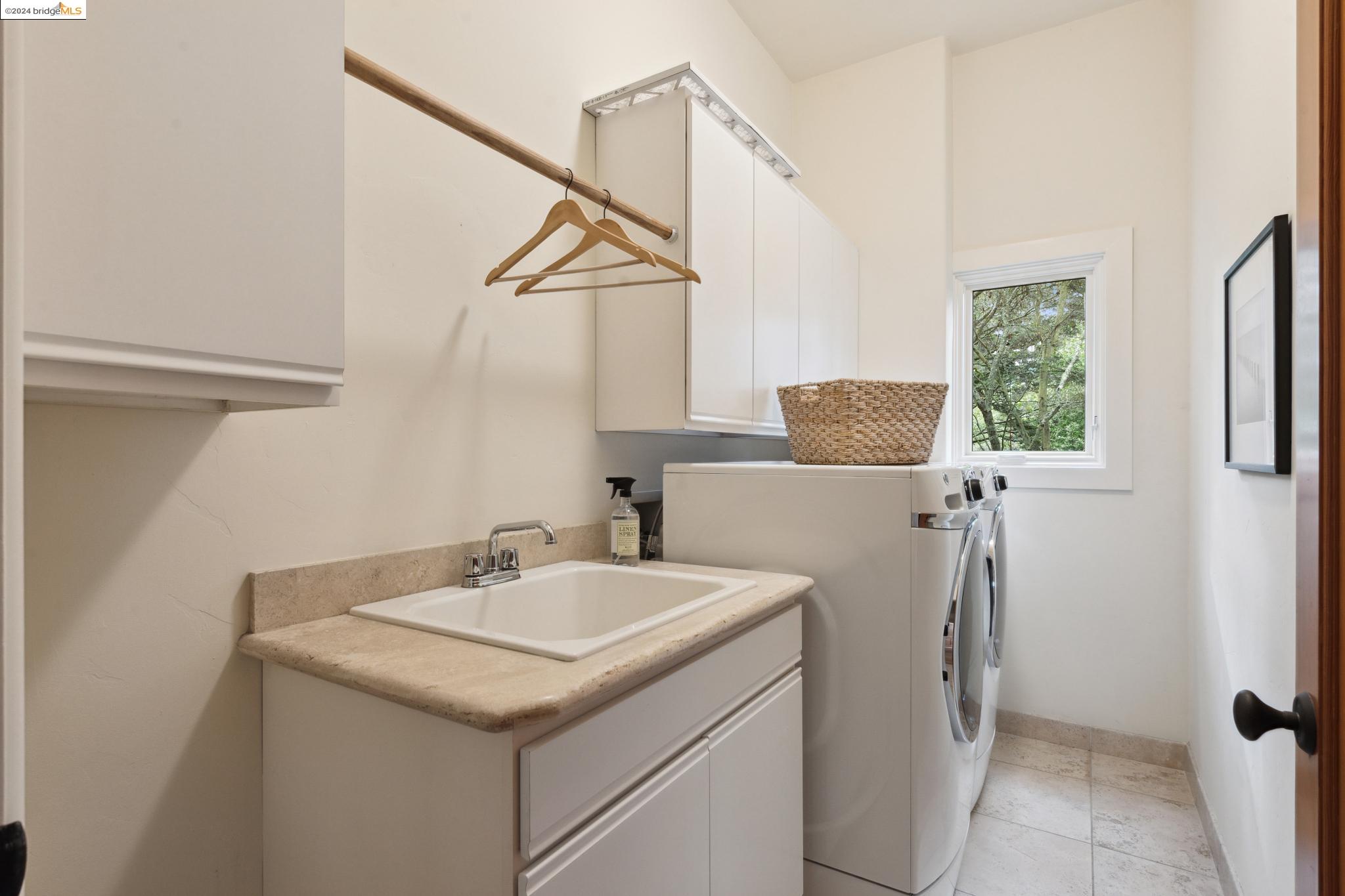 60 PINE HILLS CT
