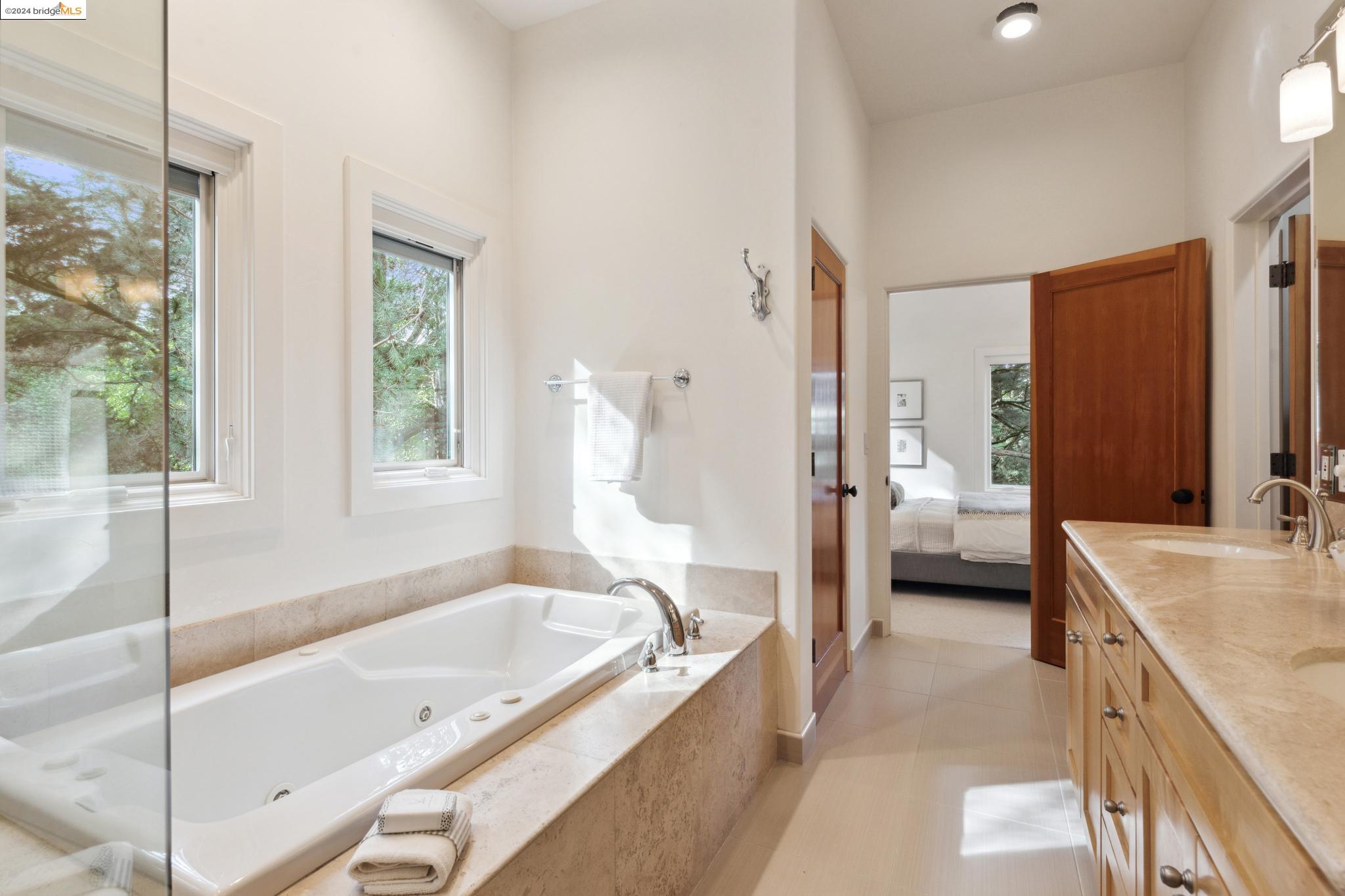 60 PINE HILLS CT