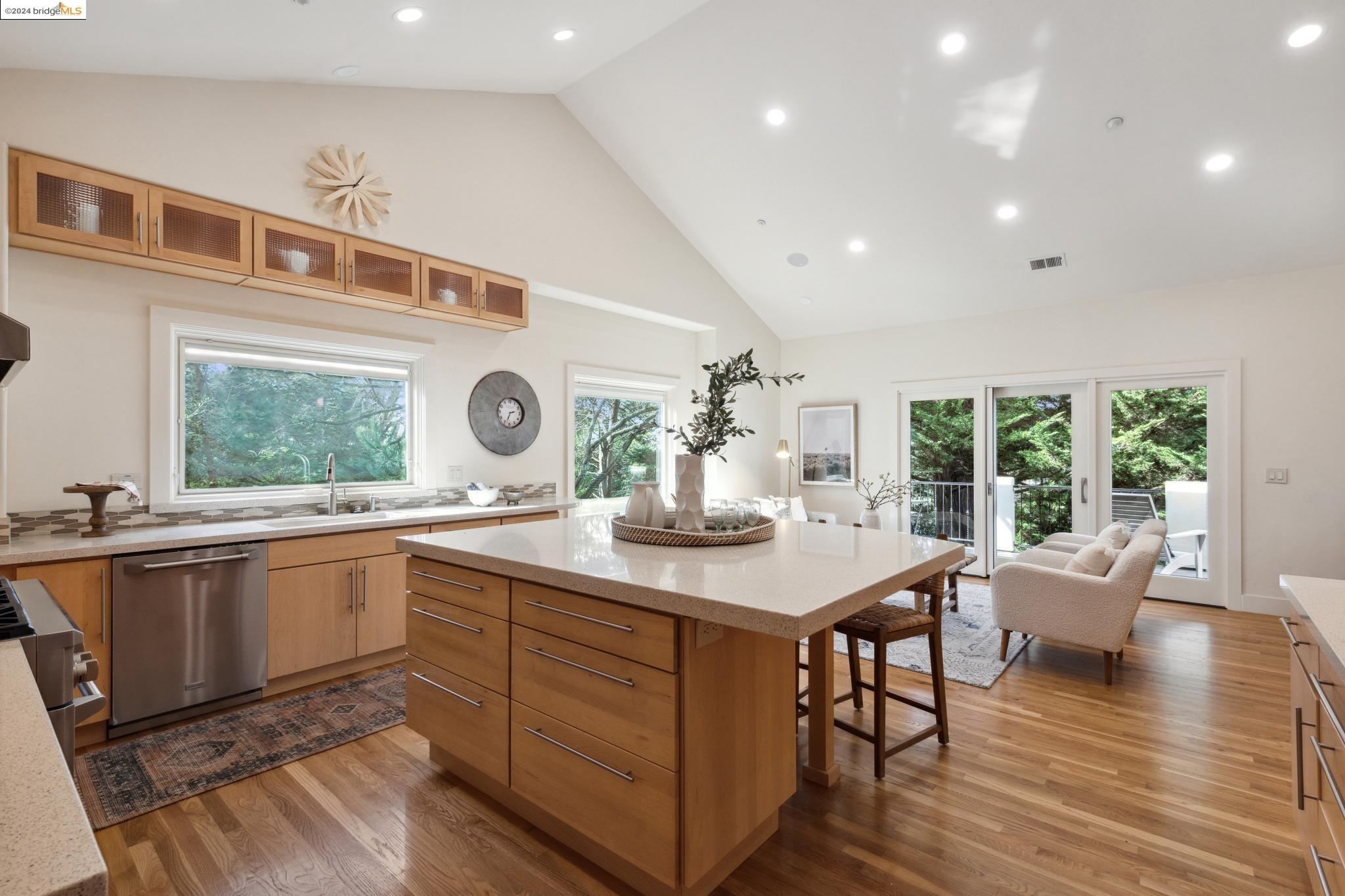 60 PINE HILLS CT