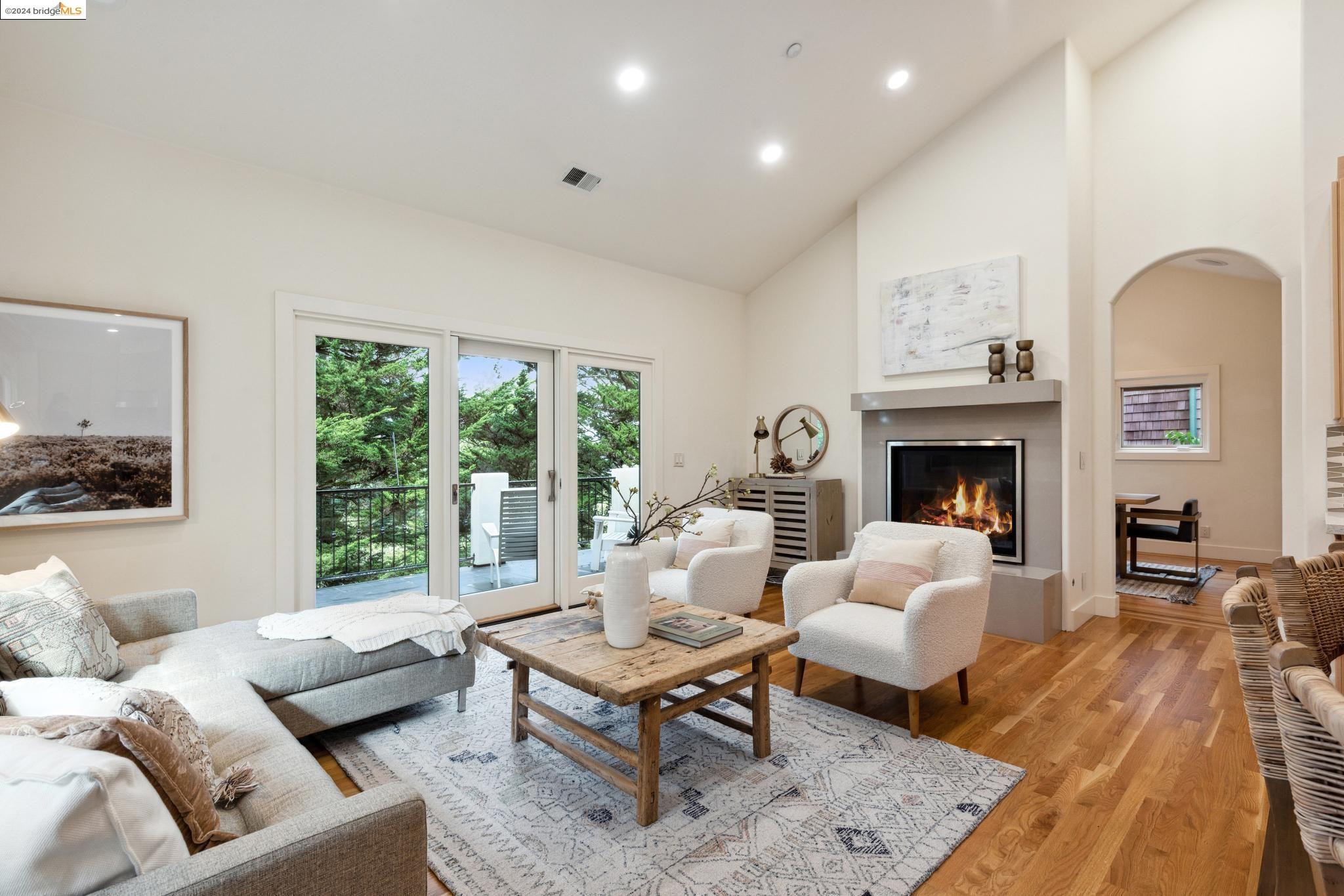 60 PINE HILLS CT