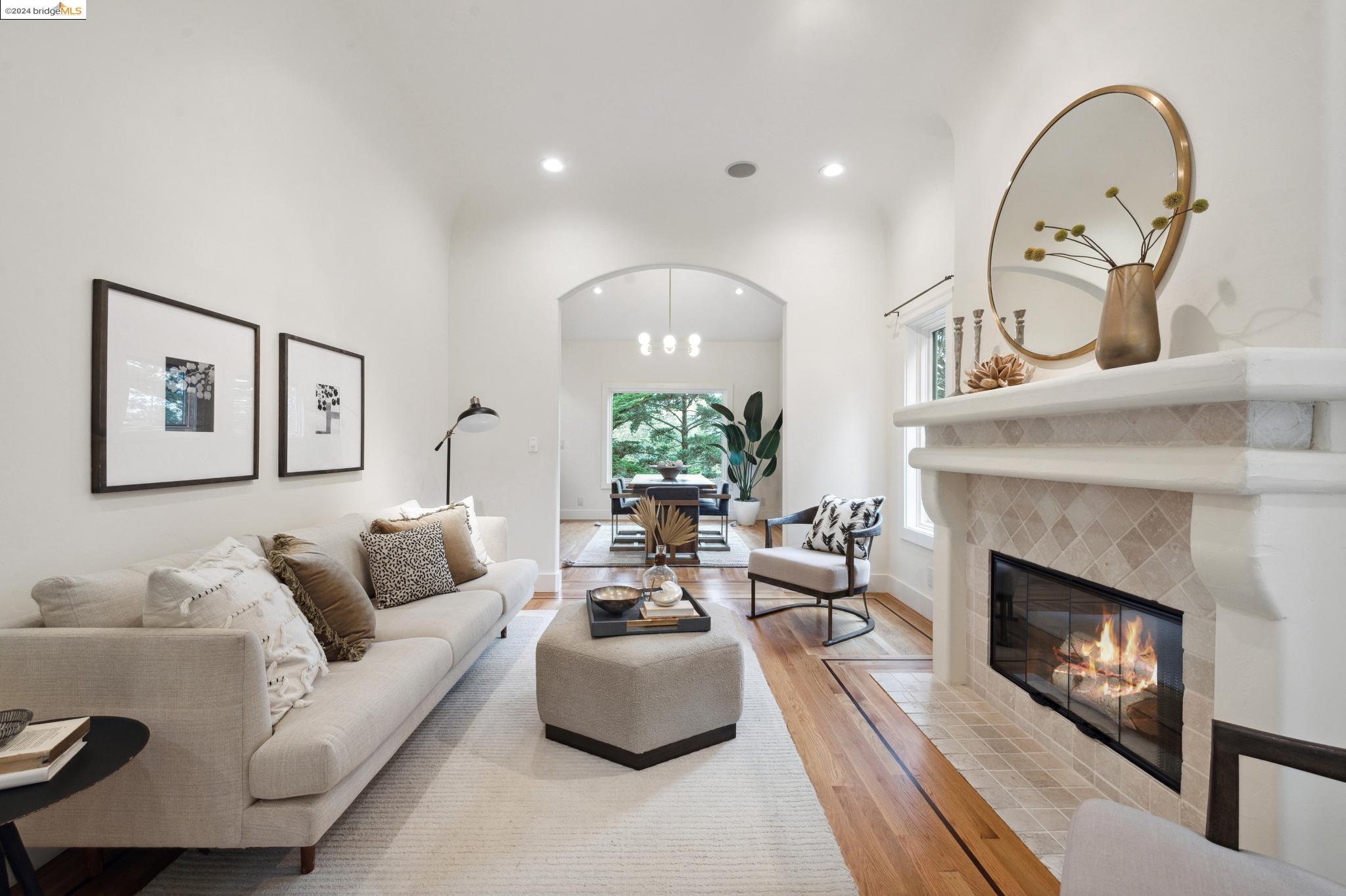 60 PINE HILLS CT