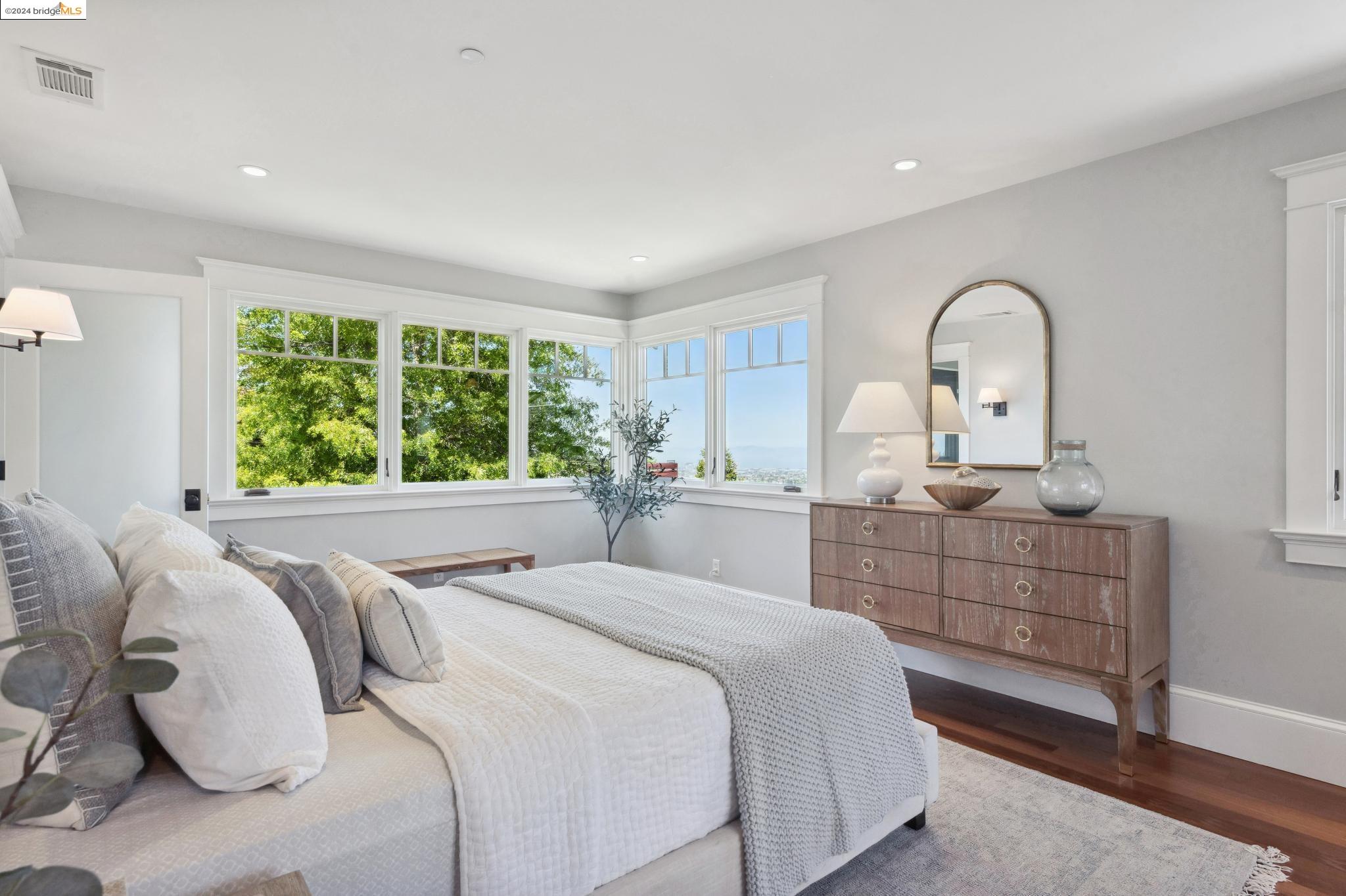 123 SHERIDAN ROAD