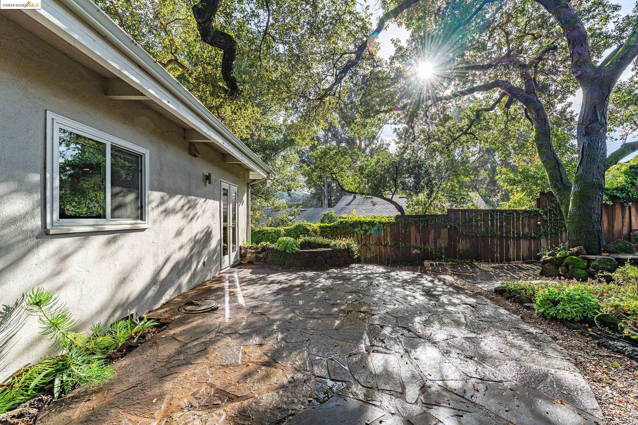 4739 Mountain Blvd