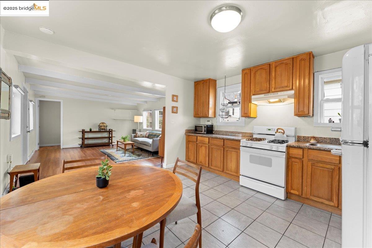 10430 Voltaire Ave, Oakland