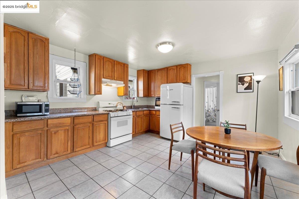 10430 Voltaire Ave, Oakland