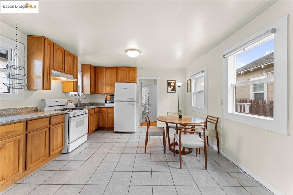 10430 Voltaire Ave, Oakland