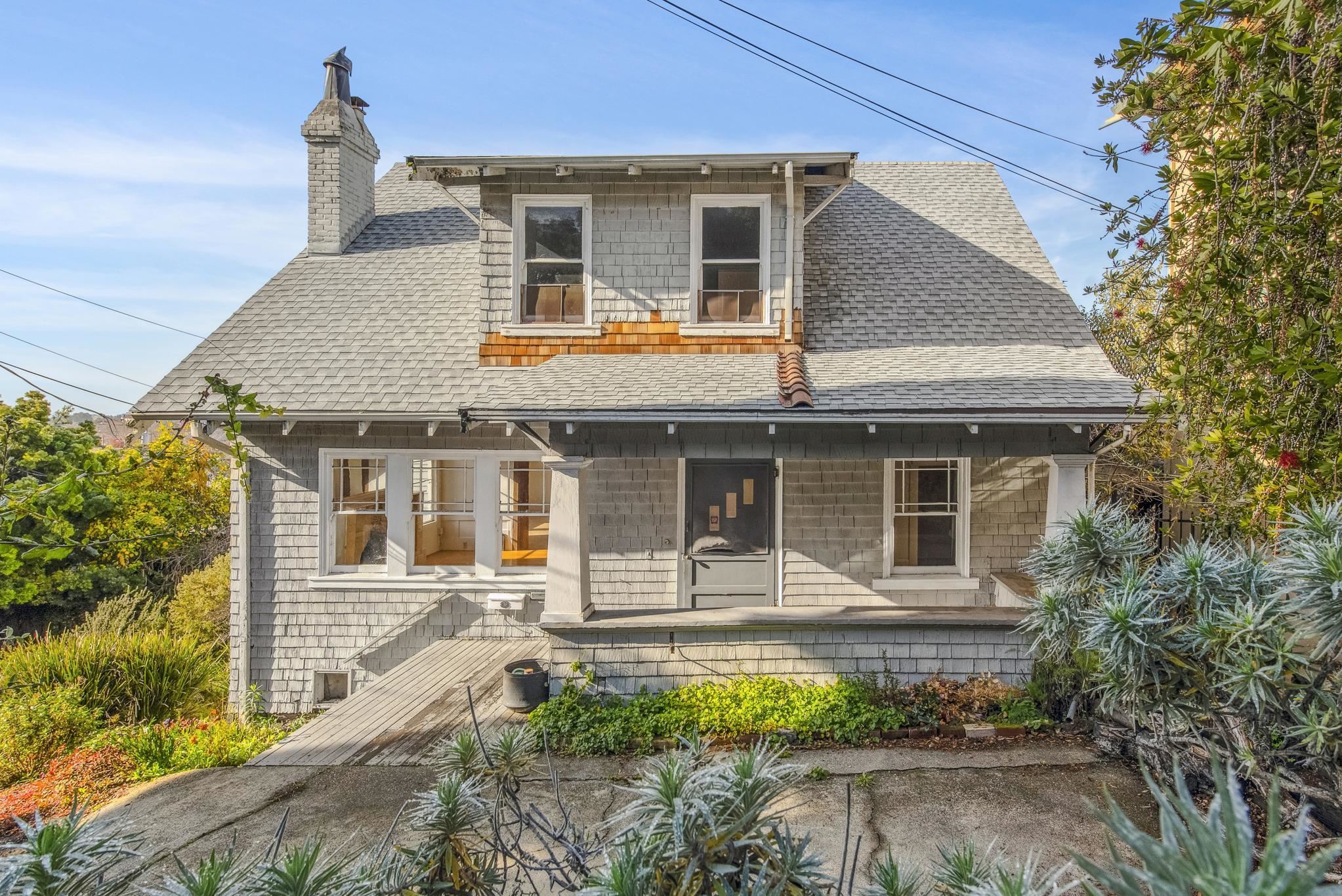 5765 MANILA AVE
