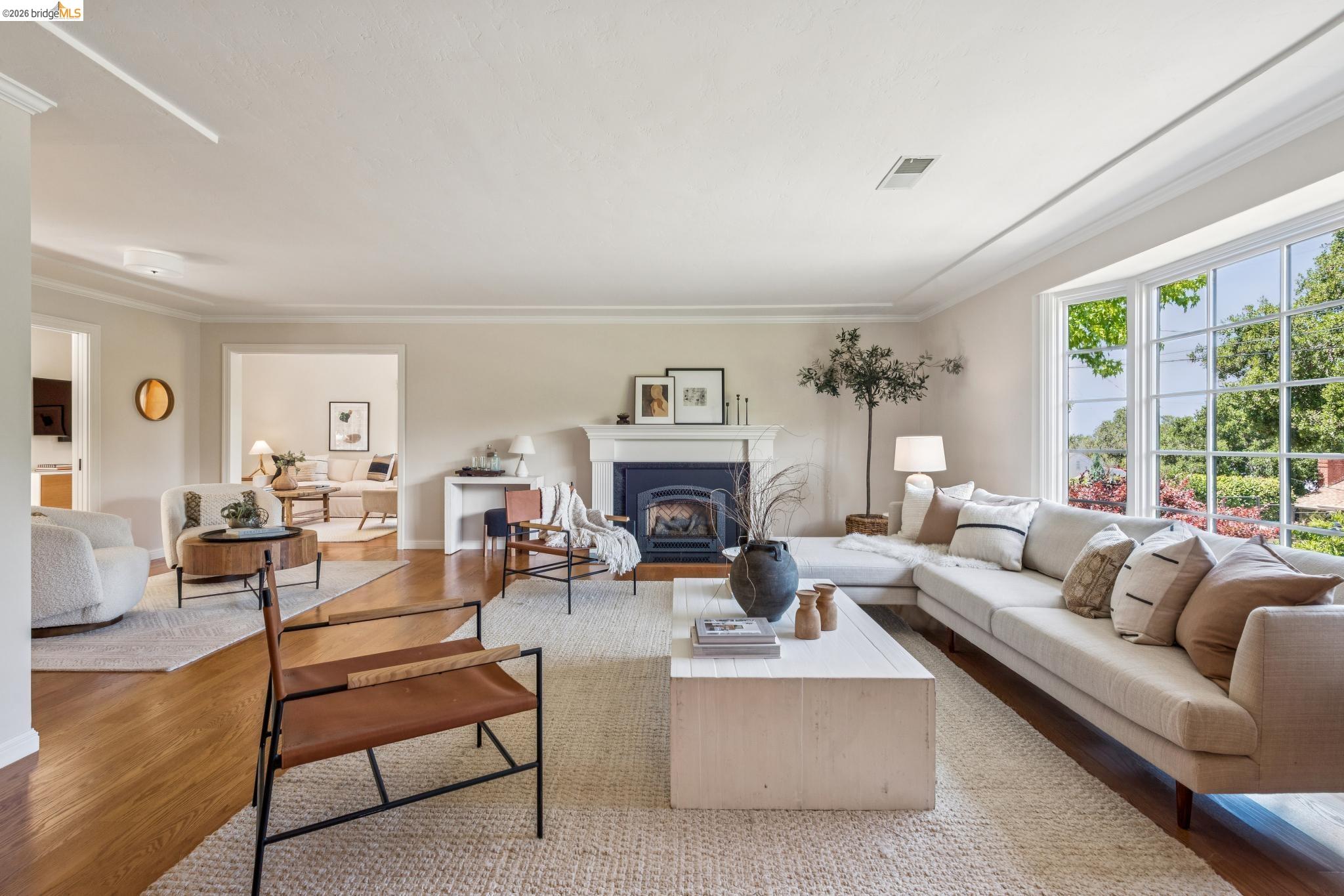 2363 LEIMERT BLVD