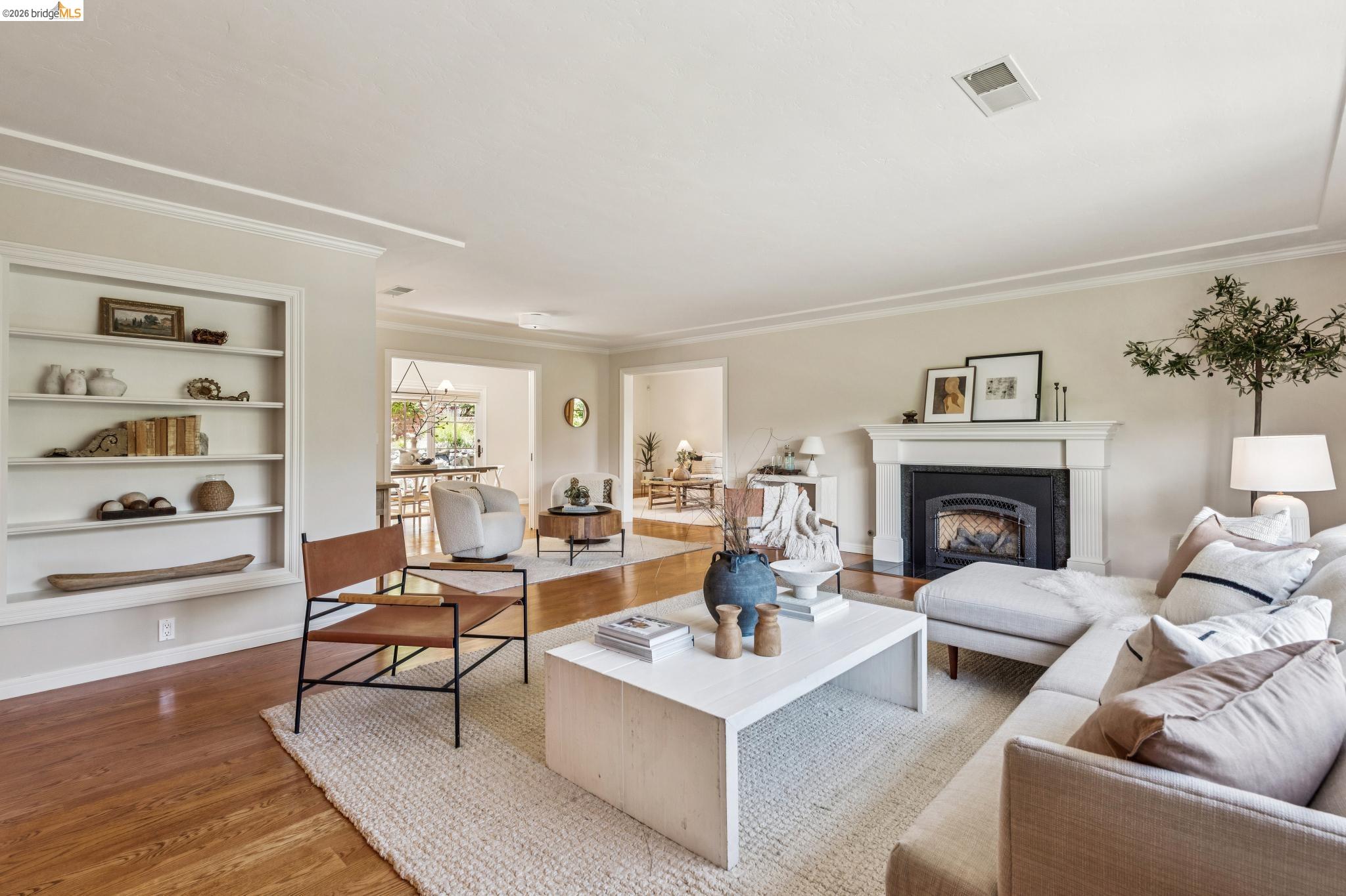 2363 LEIMERT BLVD