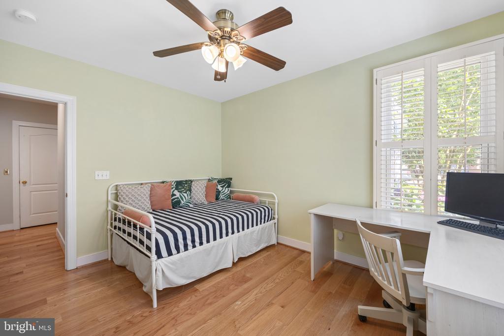 215 Chester Ave