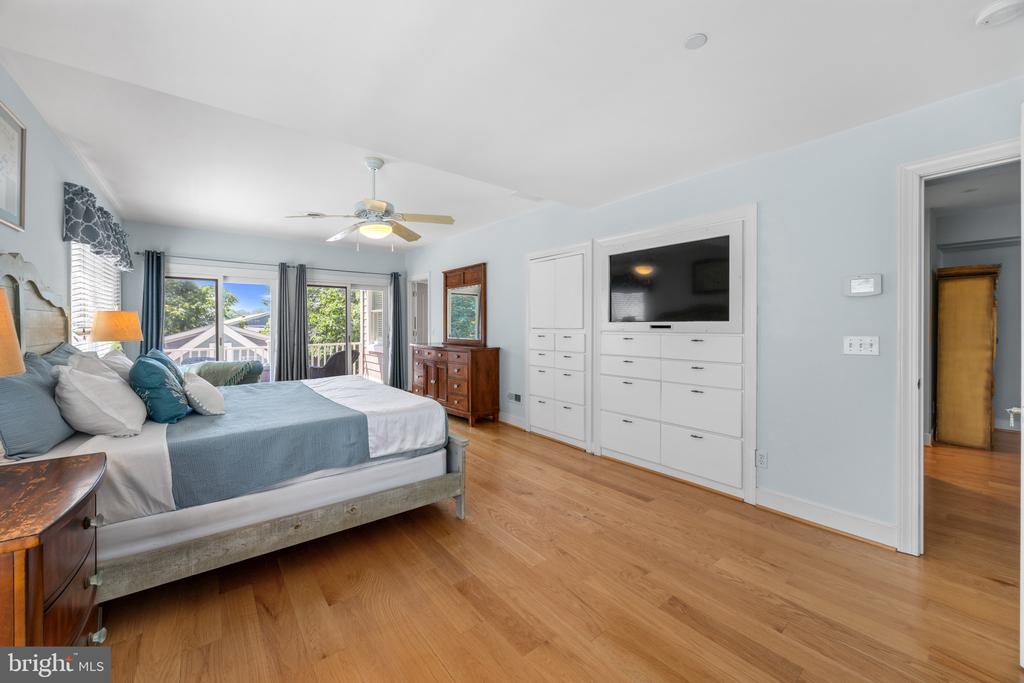215 Chester Ave