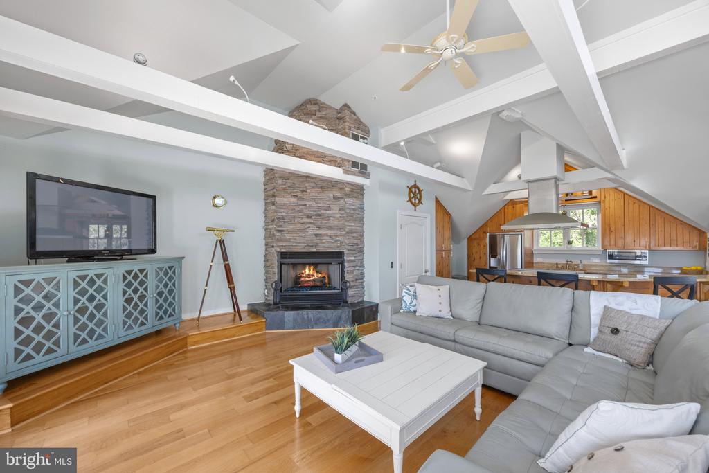 215 Chester Ave