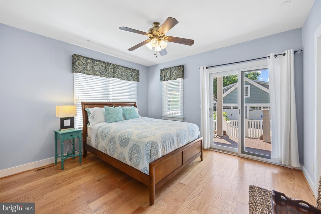 215 Chester Ave