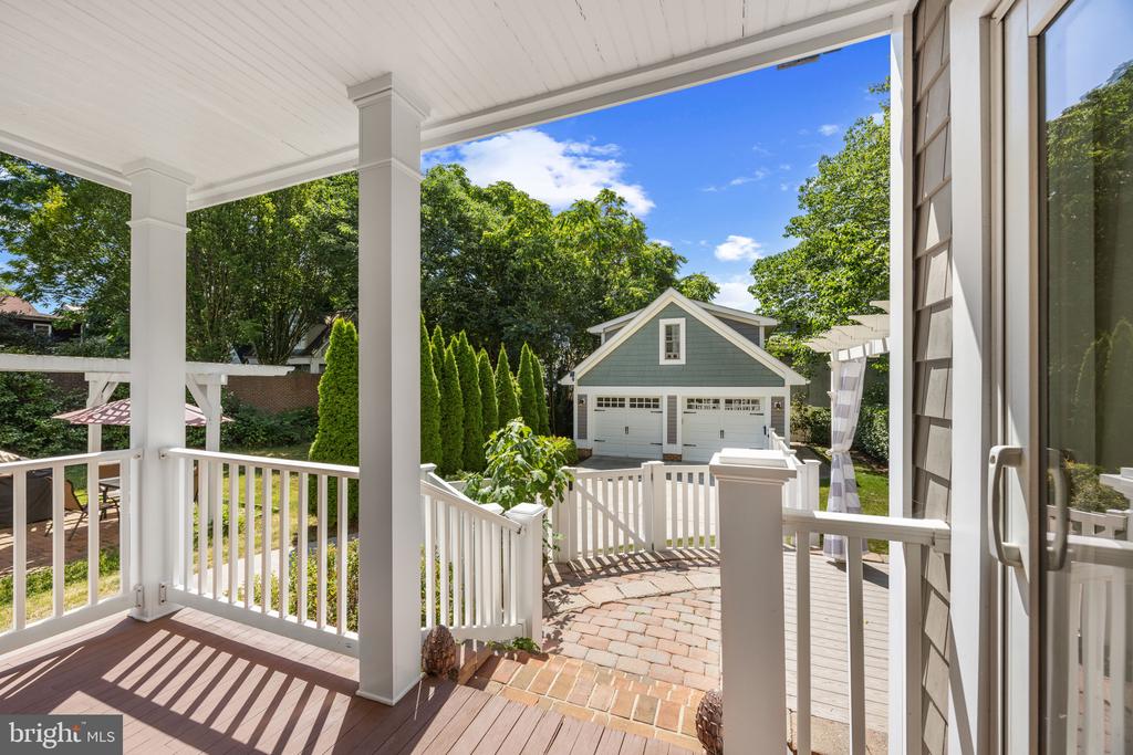 215 Chester Ave