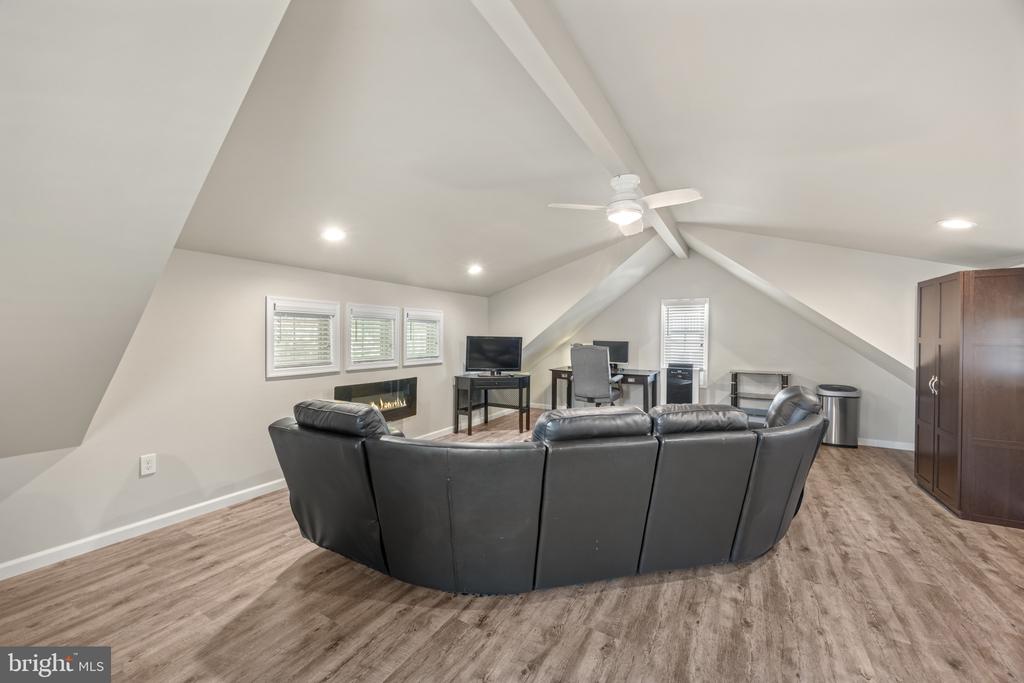215 Chester Ave