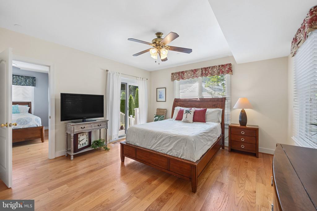215 Chester Ave