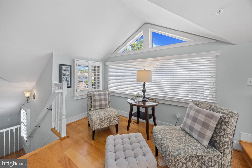 215 Chester Ave