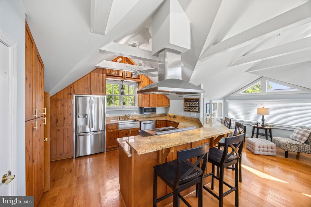 215 Chester Ave