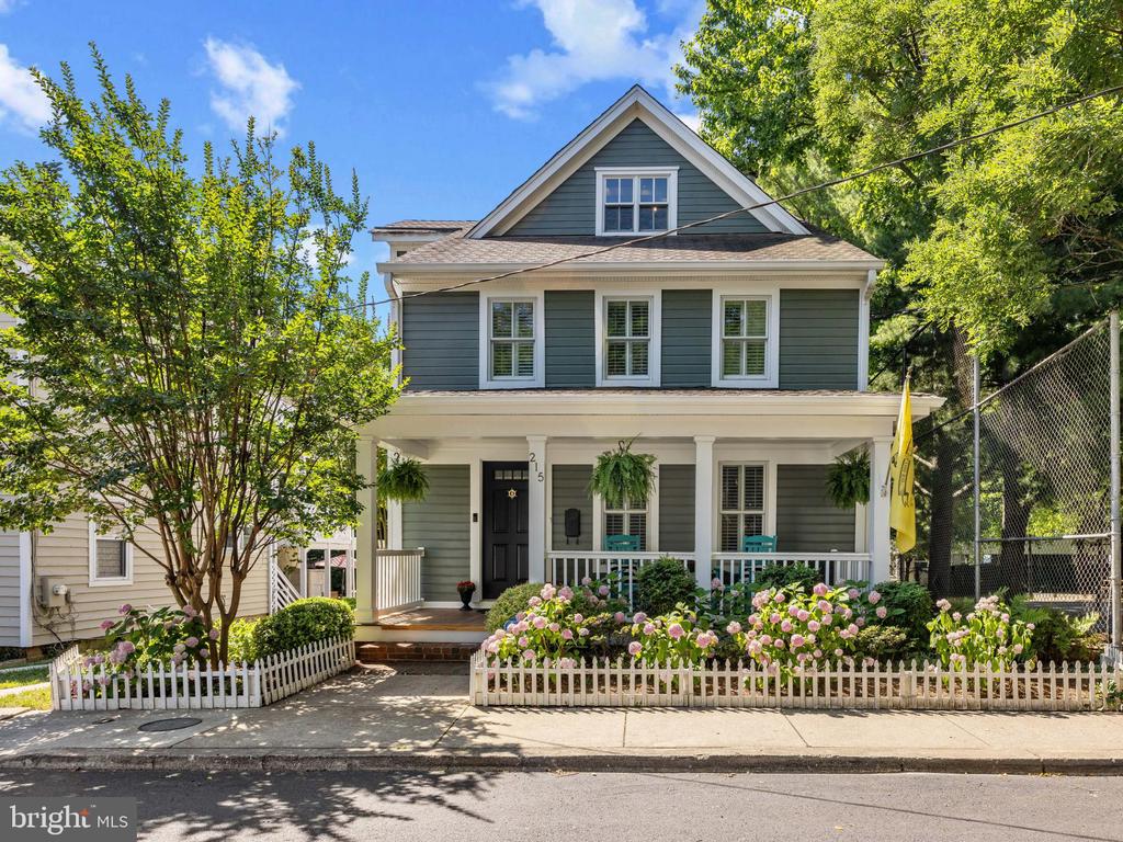 215 Chester Ave