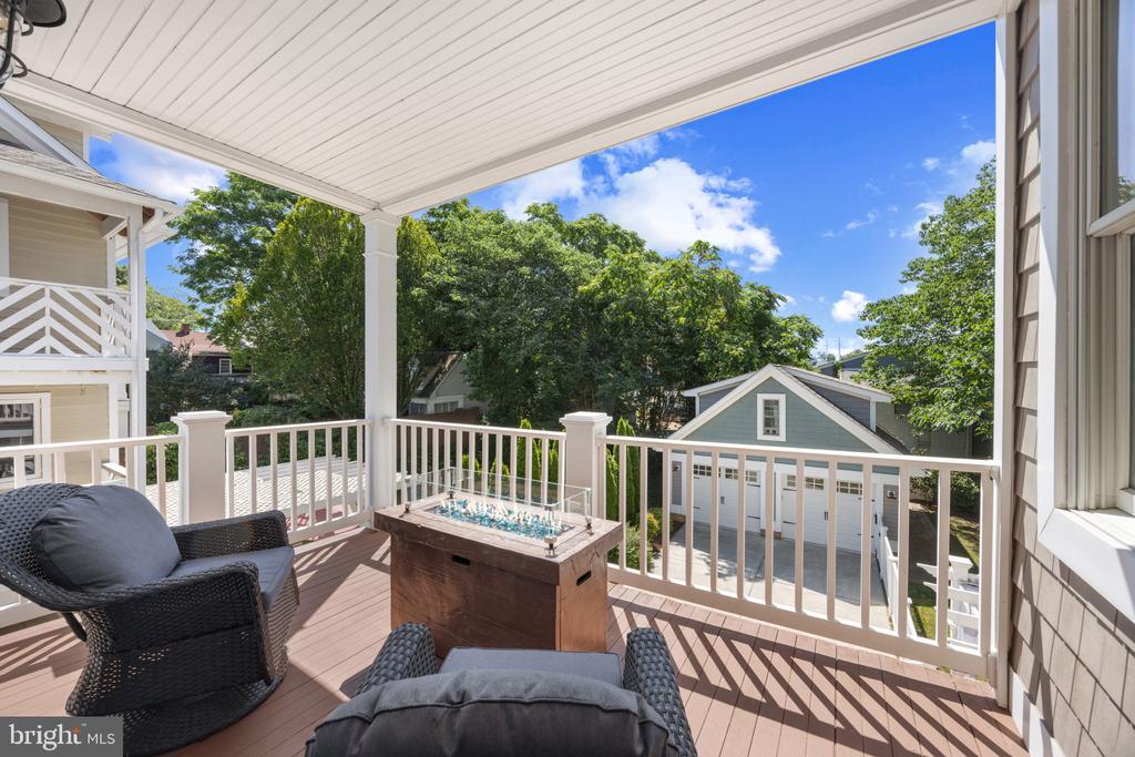 215 Chester Ave