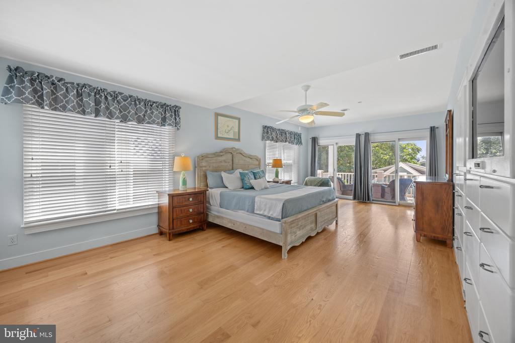 215 Chester Ave