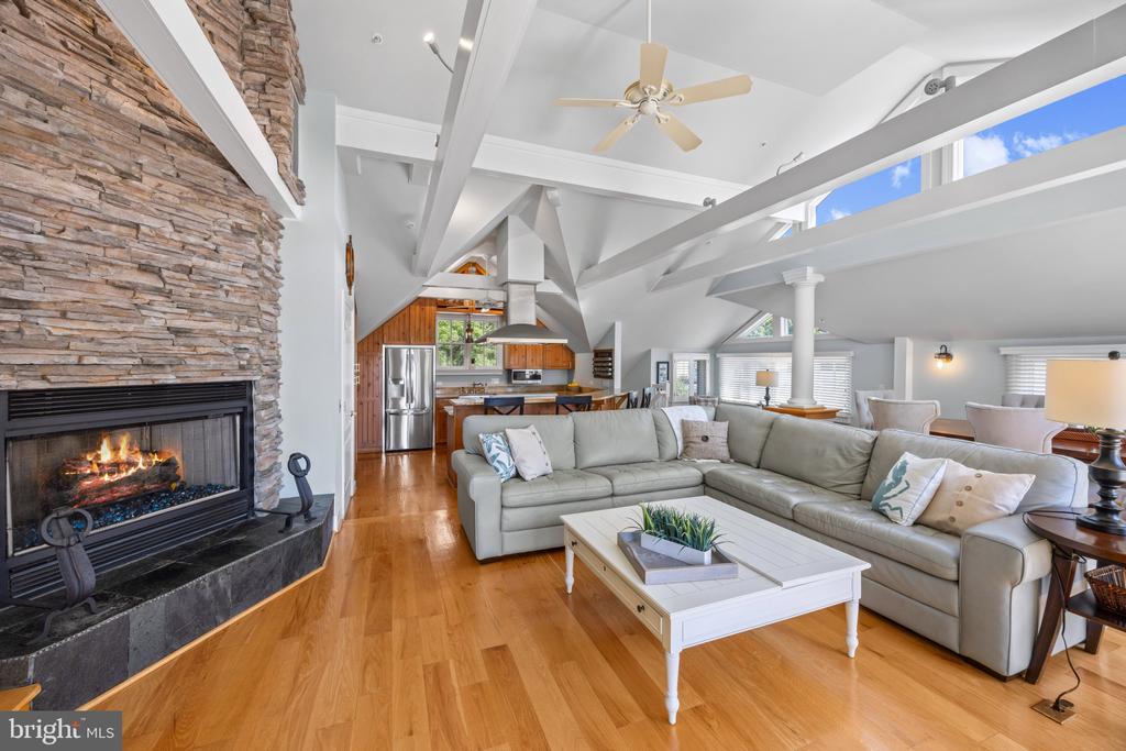 215 Chester Ave