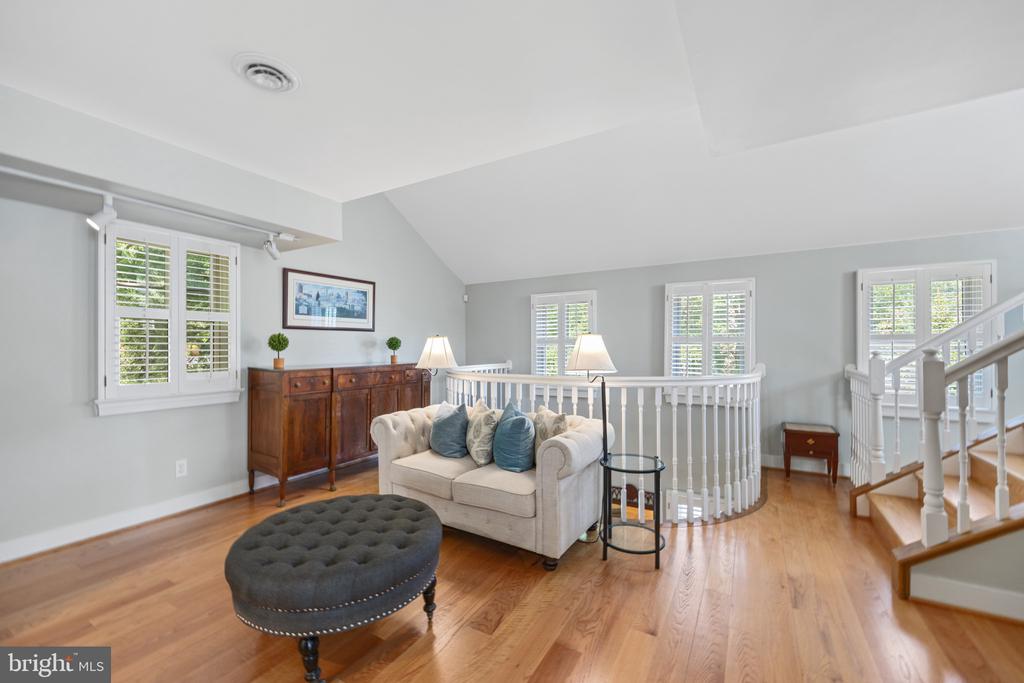 215 Chester Ave