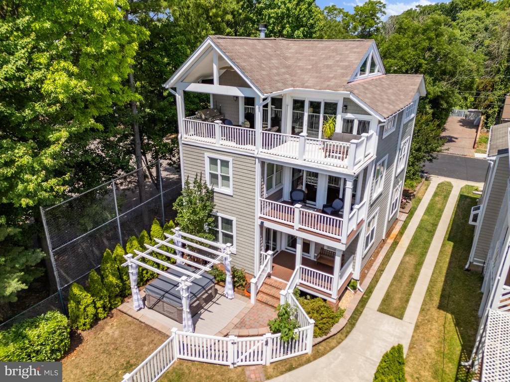 215 Chester Ave