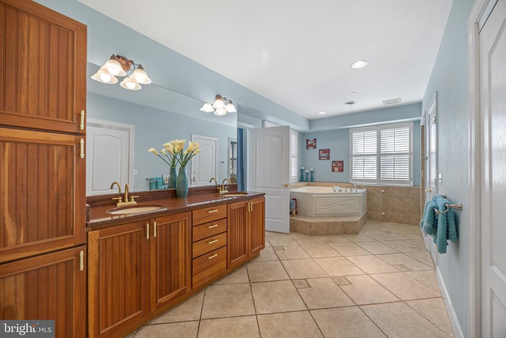 215 Chester Ave