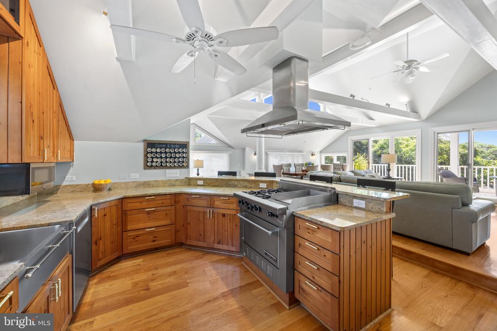 215 Chester Ave