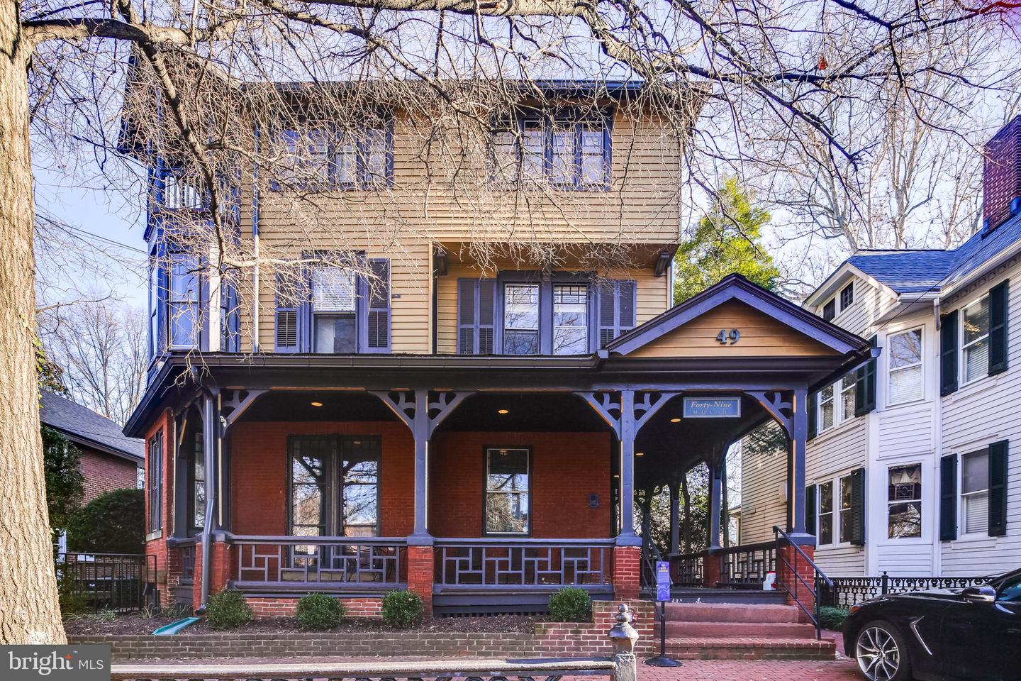 49 College Ave